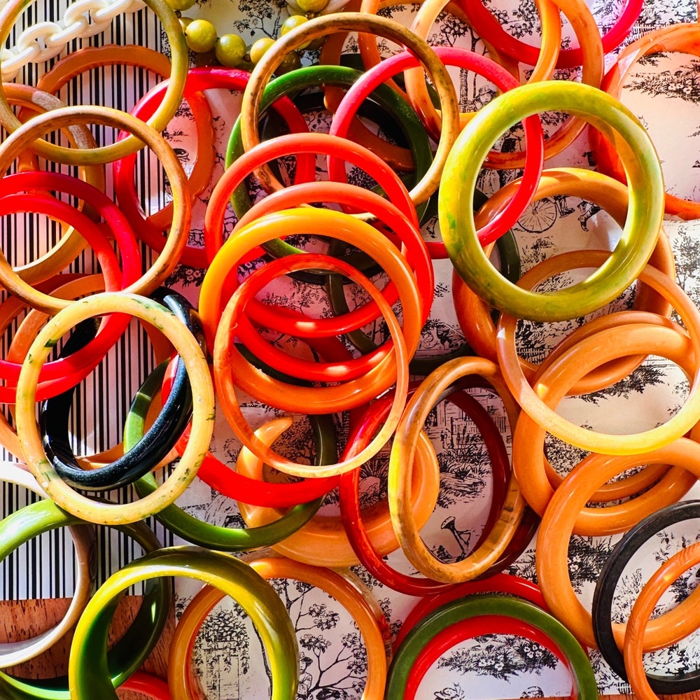 Gorgeous Vintage Bakelite Bangle Lot.